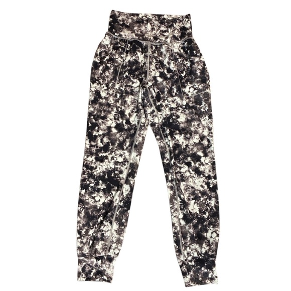Athleta Salutation Jogger – Black/White/Cream Print, XS - Picture 1 of 2